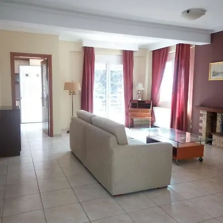 Apartment αυτόνομο οροφοδιαμέρισμα με ανεξάρτητη είσοδο και ιδιωτικό πάρκινγκ και περιβάλλον χώρο