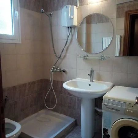 Apartment αυτόνομο οροφοδιαμέρισμα με ανεξάρτητη είσοδο και ιδιωτικό πάρκινγκ και περιβάλλον χώρο *