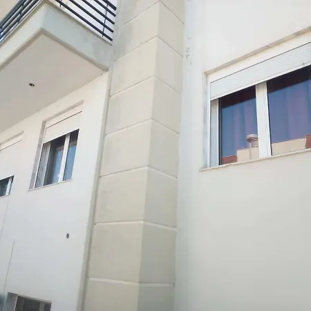 αυτόνομο οροφοδιαμέρισμα με ανεξάρτητη είσοδο και ιδιωτικό πάρκινγκ και περιβάλλον χώρο Apartment *