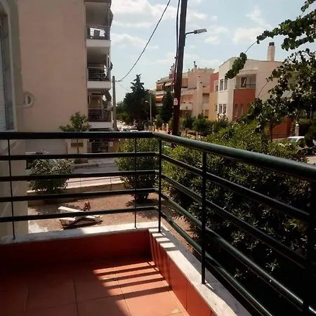 αυτόνομο οροφοδιαμέρισμα με ανεξάρτητη είσοδο και ιδιωτικό πάρκινγκ και περιβάλλον χώρο Apartment