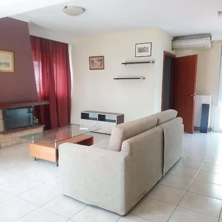 Apartment αυτόνομο οροφοδιαμέρισμα με ανεξάρτητη είσοδο και ιδιωτικό πάρκινγκ και περιβάλλον χώρο Thessaloniki
