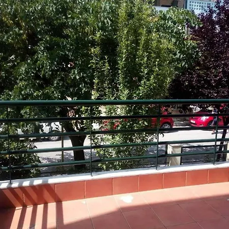 αυτόνομο οροφοδιαμέρισμα με ανεξάρτητη είσοδο και ιδιωτικό πάρκινγκ και περιβάλλον χώρο *