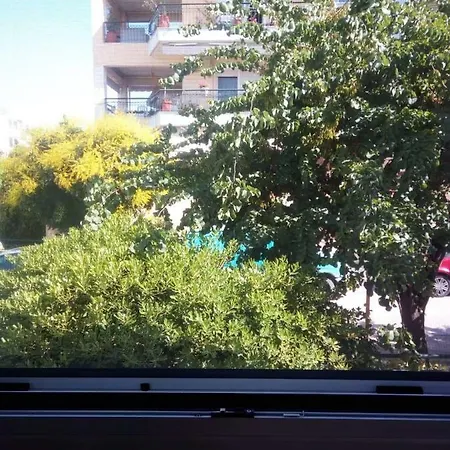 αυτόνομο οροφοδιαμέρισμα με ανεξάρτητη είσοδο και ιδιωτικό πάρκινγκ και περιβάλλον χώρο Apartment