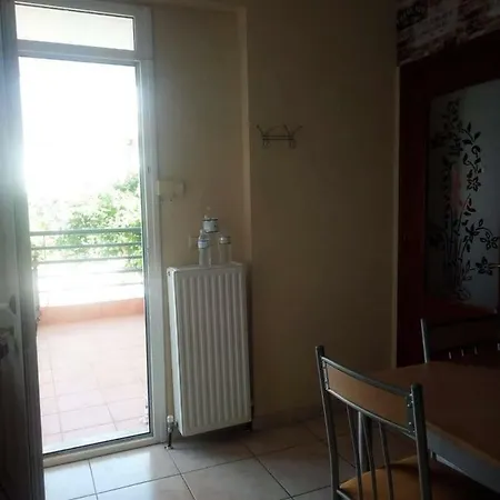 Apartment αυτόνομο οροφοδιαμέρισμα με ανεξάρτητη είσοδο και ιδιωτικό πάρκινγκ και περιβάλλον χώρο Thessaloniki