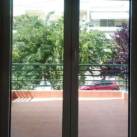 Apartment αυτόνομο οροφοδιαμέρισμα με ανεξάρτητη είσοδο και ιδιωτικό πάρκινγκ και περιβάλλον χώρο *
