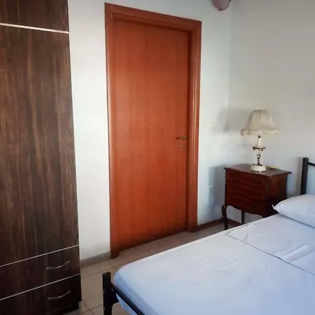 Apartment αυτόνομο οροφοδιαμέρισμα με ανεξάρτητη είσοδο και ιδιωτικό πάρκινγκ και περιβάλλον χώρο *