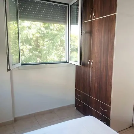 Apartment αυτόνομο οροφοδιαμέρισμα με ανεξάρτητη είσοδο και ιδιωτικό πάρκινγκ και περιβάλλον χώρο